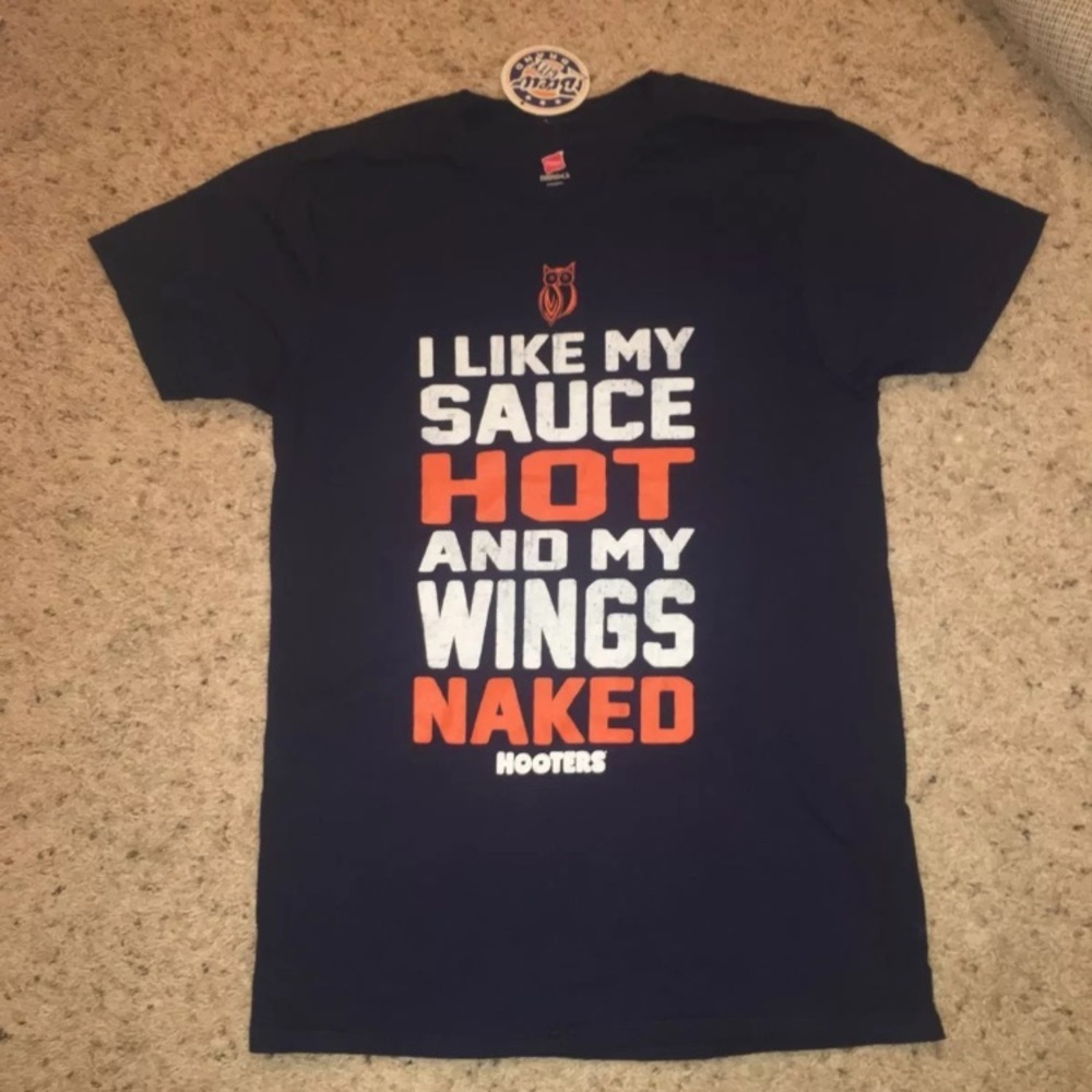 Men’s Hooters Tee
